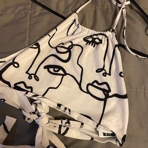 CROPPED OPENBACK WHITE AND BLACK TOP